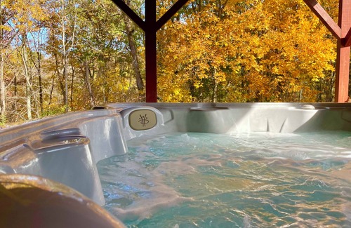 Logan Cabin | Breath of Heaven Cabin, Hocking Hills-Pond, New Hot Tub, Pets, Secluded, Deck!