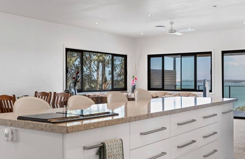 Mirrabooka House | Breath taking Bay Views Private Pad Spacious