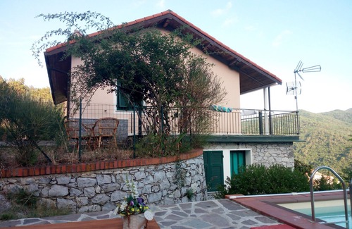 Castiglione Chiavarese House | Breathe and relax