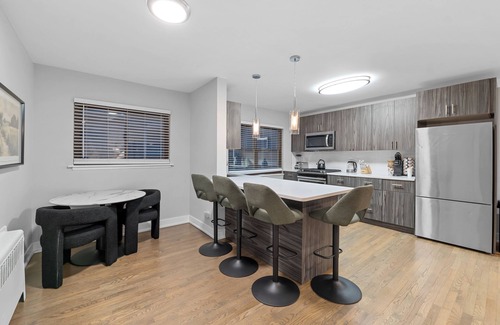 Evanston Apartment | Breathtaking 2BR Near Lake Michigan in Evanston