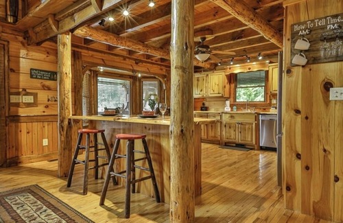 Natures Courtyard Cabin | Breathtaking Lakefront Cabin, Fully Stocked with Hot tub and Firepit