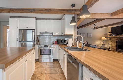 Chertsey Cottage | Breathtaking Lake View With Spa Chalet 360