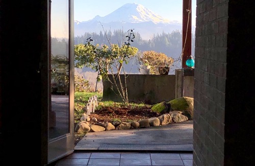 Auburn House | Breathtaking Mt Rainier & Mountain Views, Whole House - Hot Tub/Pool Table