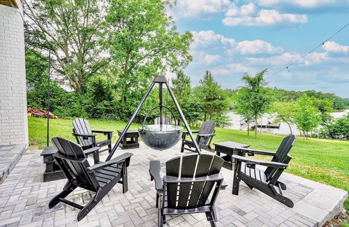 Lavonia House | Breathtaking panoramic lake views on deep water!