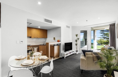 Mullaloo Apartment | Breathtaking Sunsets @ Mullaloo Beach