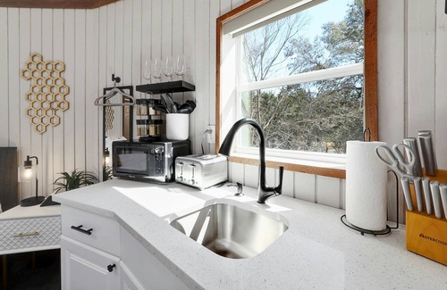 Dripping Springs Cabin | Breathtaking Treehouse Yurt! King Bed and Spa!