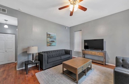 Shaw House | Breathtaking Unit in Shaw - 4 Queen beds 1W