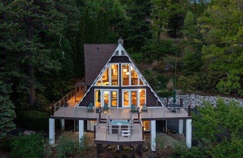 Marion Ski Chalet | Breathtaking views, hot tub, game rom, close to pkwy in Little Switzerland🇨🇭