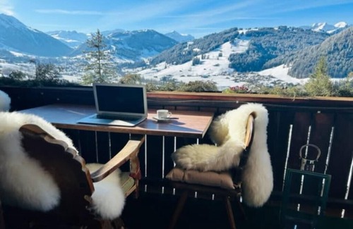 Saanen Apartment | Breathtaking View Cozy Chalet