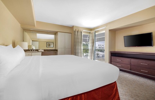 Canyon Corridor Resort | Breathtaking View Condo, Central Location, Close to Living Desert Zoo