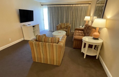 Canyon Corridor Resort | Breathtaking View Condo, Central Location, Close to Living Desert Zoo