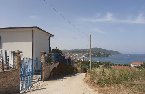 Agropoli Villa | Breathtaking views of the Gulf of Agropoli with a view all the way to the island of Capri.