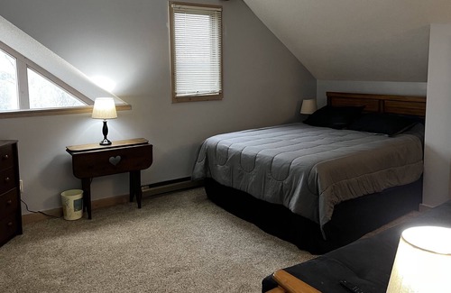 Davis Ski Chalet | Breathtaking Views of the Valley, Hot Tub, Dog-Friendly