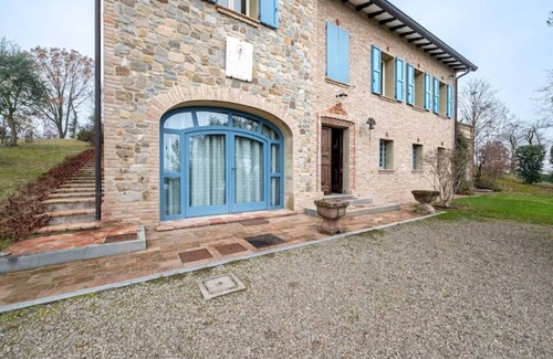 Mamiano Villa | Breathtaking villa with Parking&Garden