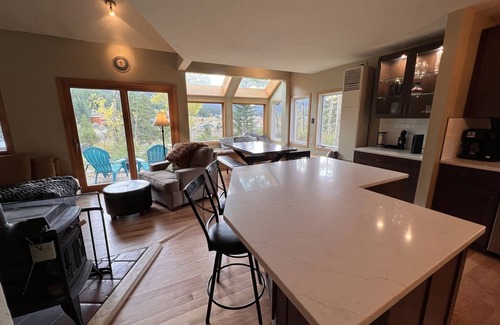 Blue River Cabin | Breck Cabin - Private Hot Tub! Close to Breck! Views!
