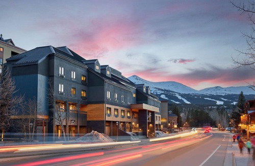 Peak 9 Apartment | Breck Hotel Room | King Bed & Relaxing Lounge