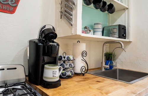 Downtown Tucson Apartment | Breezy 1BR Retreat – Walk to UofA & Spring Fun!