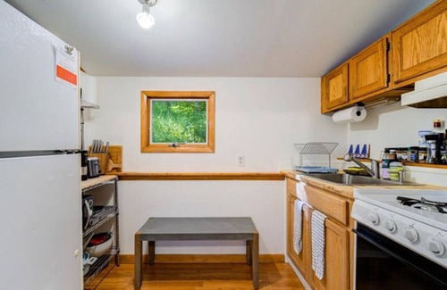 Town of Marbletown Cabin | Breezy Hill Eccentric Studio Cottage