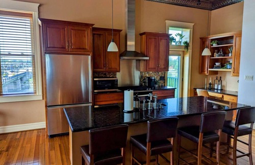 Waverly Apartment | Bremer Avenue Penthouse