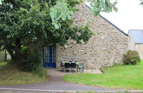 Ploumoguer Cottage | Breton House for Rent 6 Km from the Beaches (3 Bedrooms: 5 to 6 Pers)
