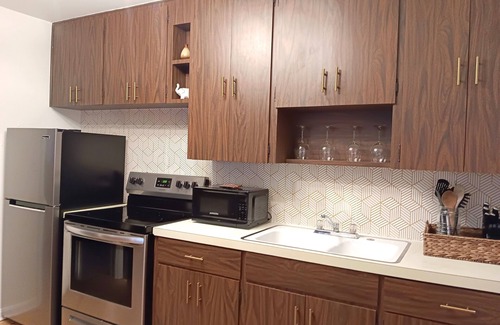 Eustis House | Briarcliff Cottage · Cozy 1950s Home Near Downtown