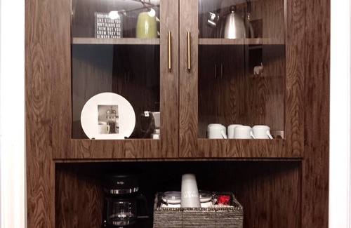 Eustis House | Briarcliff Cottage · Cozy 1950s Home Near Downtown
