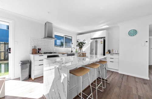 Bellara House | Bribie Island Beachside Luxury Holiday House w/Games Room, Pool Table, Aircon