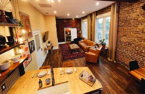 Palestine Apartment | Brick & Leather a The Lofts