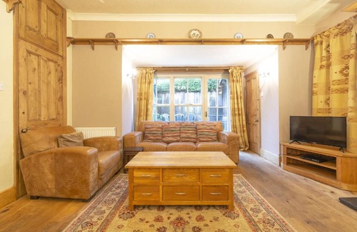 Coniston House | Bridge Cottages, Bridge House & Bridge Suite, Sleeps 12