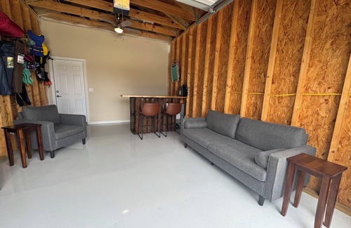 Navarre House | Bridge Side Bungalow 1.5mi from Nav Beach and the best restaurants/bars in town