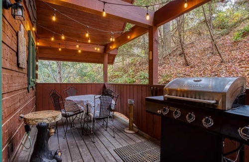 Sevierville House | Bridgewood Cabin, Hot Tub, FREE Attraction tickets, WIFI!
