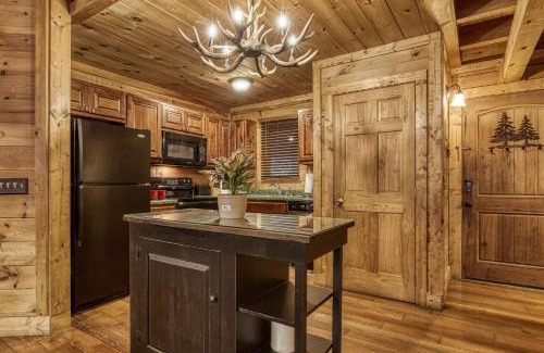 Sevierville House | Bridgewood Cabin, Hot Tub, FREE Attraction tickets, WIFI!