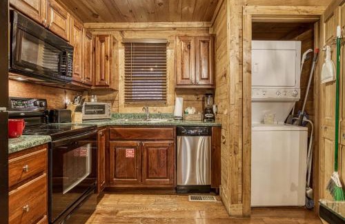 Sevierville House | Bridgewood Cabin, Hot Tub, FREE Attraction tickets, WIFI!