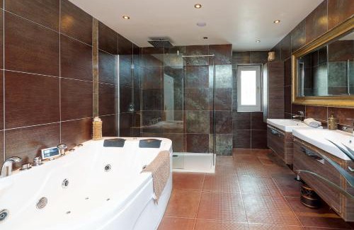 Ayr Apartment | Brig O'Doon 1