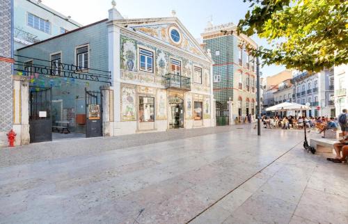 Lisbon Old Town Hotel | Bright 2 Bedroom Apartment with parking in Lisbon