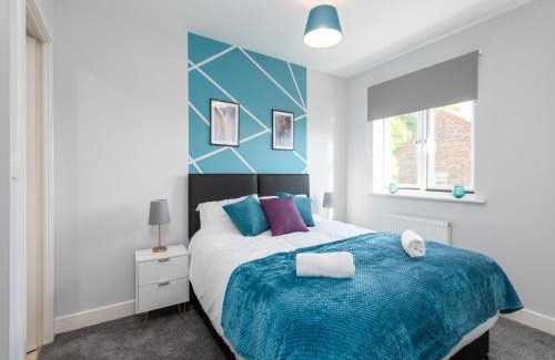Ashford House | Bright 3 Bed House For 5- City Central - Free Parking