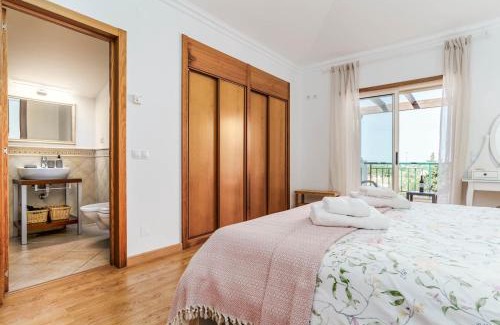 Guia Apartment | Bright 3-BR in Guia with Shared Pool