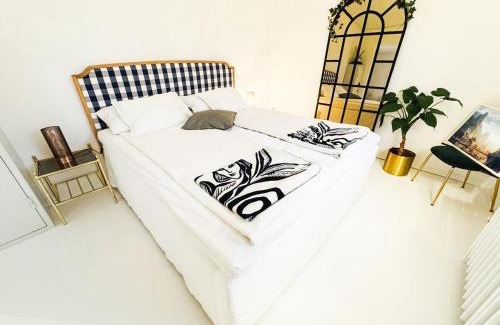 Molnlycke House | Bright 4BR Hilltop Villa Close to Gothenburg City