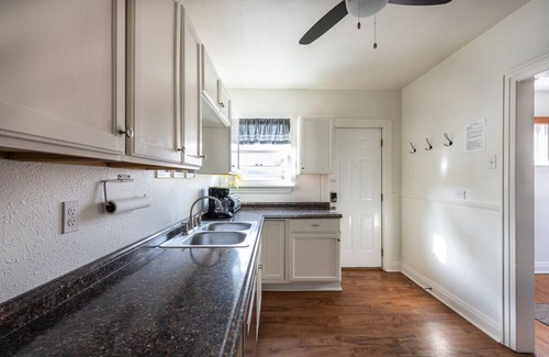 Erie House | Bright 4BR w King Beds - Close to everything Erie!