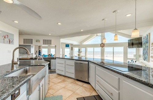 Bermuda Beach House | Bright & Airy Beachfront Home w/Gulf Views, Chef's Kitchen - Steps from Sand!