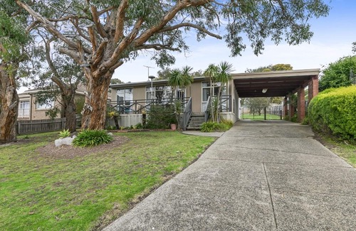 Anglesea House | Bright & Airy & Close to Everything