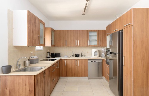 Netanya Apartment | Bright and Fresh Family Home near Beach