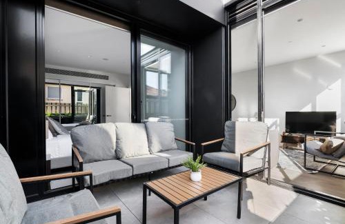 Malvern East Apartment | Bright and Modern 1BR Apt with Balcony and Parking