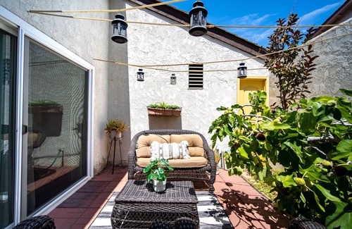 Tustin House | Bright and Open 4 bedroom ranch-style home