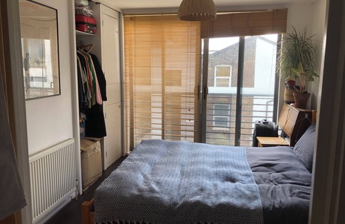 Hackney Apartment | Bright and spacious Apartment with outside space in Haggerston.