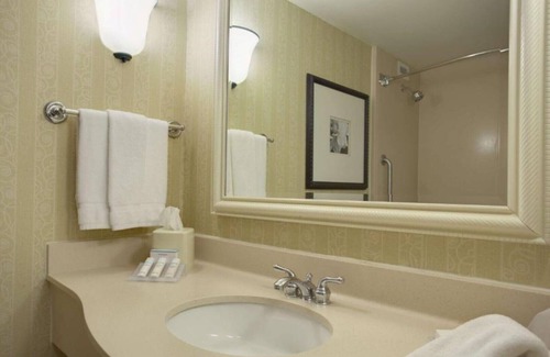 The East Side House | Bright and comfy stay, close to the Bay !