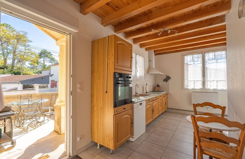 Ronce-les-Bains Apartment | Bright Apartment 300m from the Beach