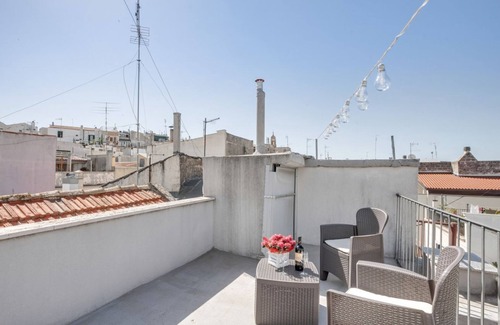 Conversano Apartment | Bright apartment completely renovated, able to comfortably accommodate 4 people and equipped with every comfort, with two bedrooms, two bathrooms and a furnished terrace. The flat is located in the heart of Conversano, a few steps from the historic cente