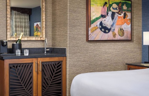 Crown Point Hotel | Bright Bay View Queens Suite | Great for Group Getaways | 2 units
