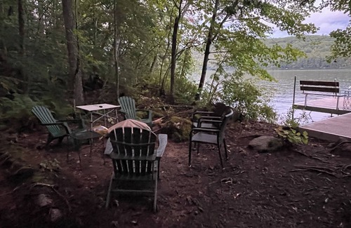 Norway Cottage | Bright beautiful clean 3br/2ba Lake House by Norway hiking, skiing & restaurants